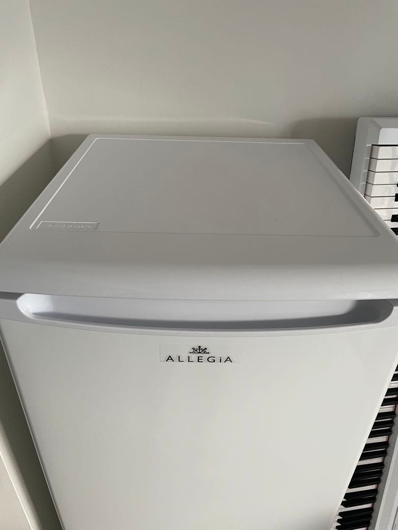 ALLEGIA スタンド式冷凍庫 自動霜取り機能付き 107L ホワイト 楽天市場】アレジア 冷凍庫 自動霜取り機能付き 107L 前開き 4段