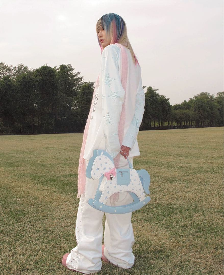 CFIERCE 2026ロッキングホース型ハンドバッグ（3色展開） - メルカリ