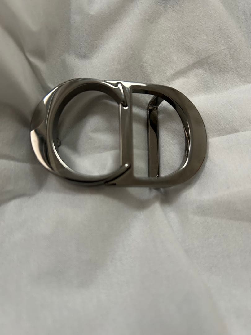 Dior シルバーCDロゴ付きシルバー(バックルのみ) すぐ届く！DIOR（ディオール）CD Icon ベルトバックル (Dior/ベルト