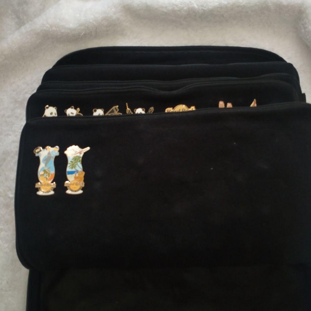 Hard Rock Cafe 黒ケース、ピンバッジ138個セット Hard Rock Cafe 黒