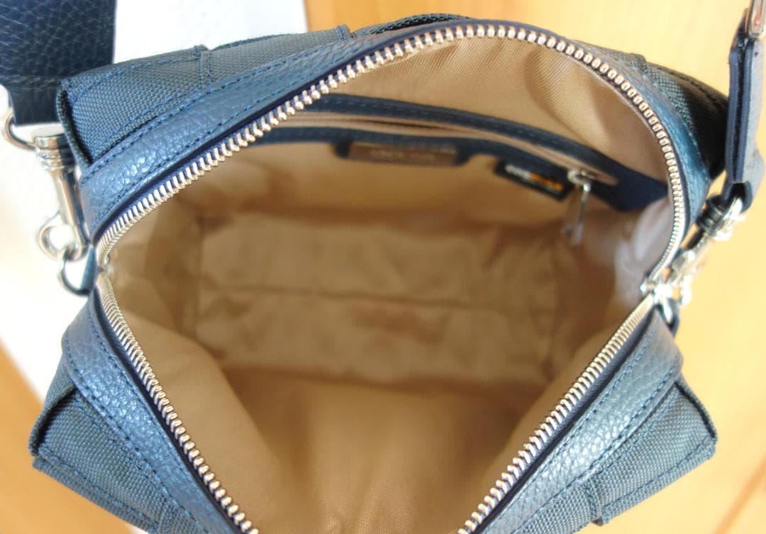 IACUCCI ショルダーバッグ ベルタ CORDURA Sサイズ ネイビー - メルカリ