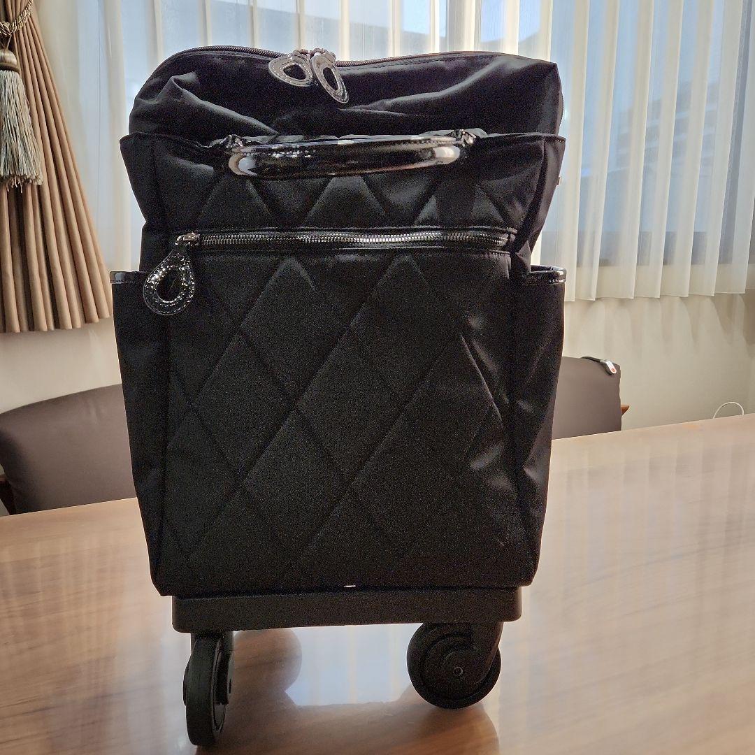 ティアラ　ブラックキルティングキャリーケース スーツケース TRADDY すぅーと転がるキャスター付きキャリー 30L
