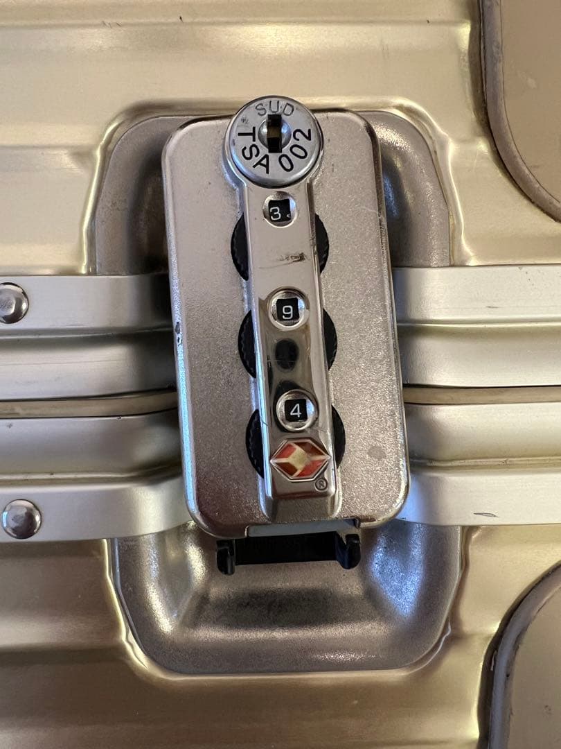 あーや☆さんさん専用 希少 4輪RIMOWA シャンパンゴールド - メルカリ