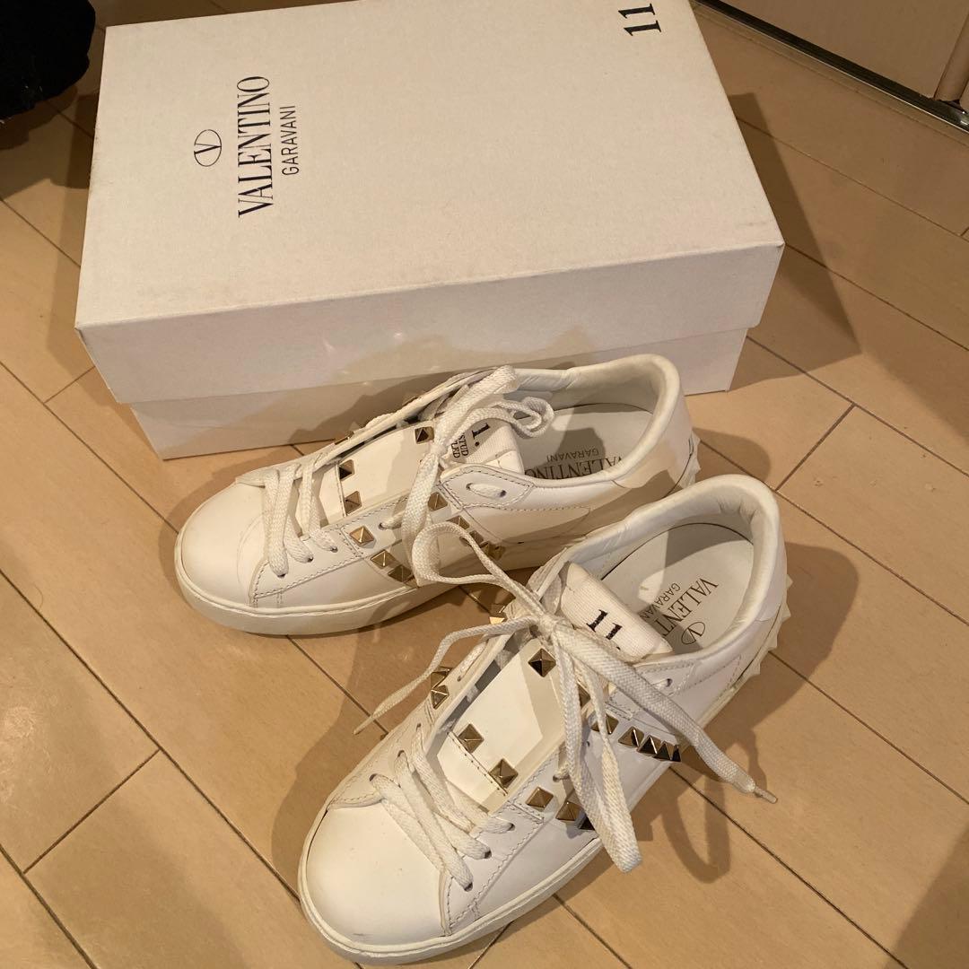 VALENTINO スタッズ付きホワイトスニーカー 35 関税送料無料【VALENTINO GARAVANI】ロックスタッズ スニーカー