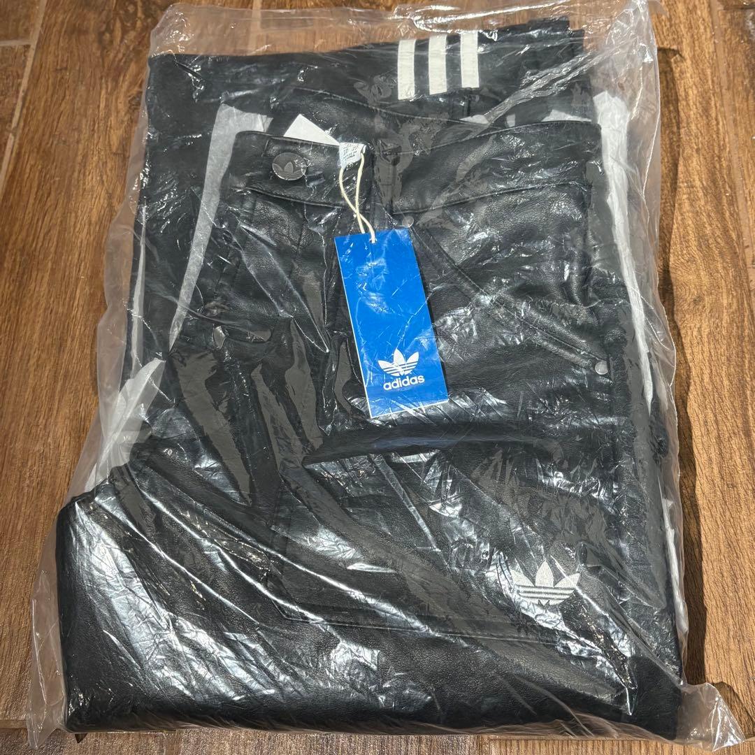 新品27⭐️ADILENIUM シーズン 3 ビンテージ フェイクレザーパンツ黒白