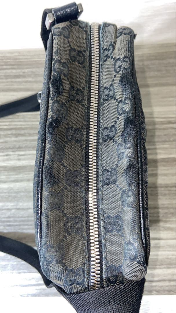 GUCCI ショルダーバッグ GG柄 キャンバス 黒 斜め掛け ロゴプレート