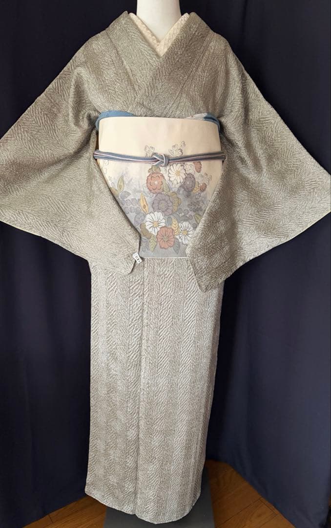 小紋】藤娘きぬたや 杢目絞り 極上たたき柄生地 薄い抹茶色