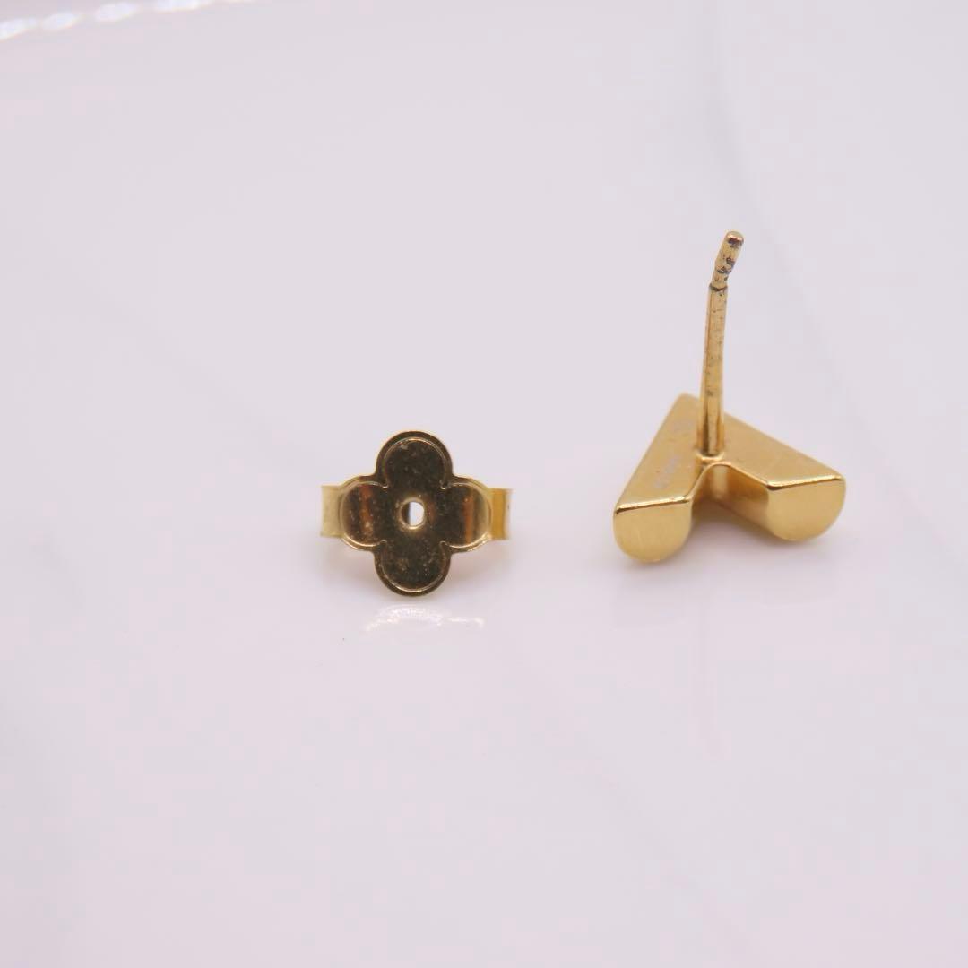 Louis Vuitton ゴールド V字型 ピアス(片耳）エッセンシャルV