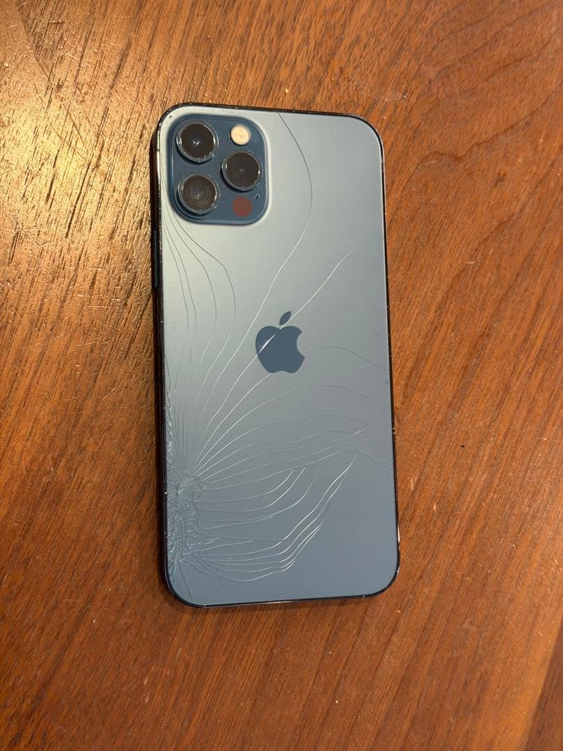 Apple iPhone 12 pro 青 背面ひびあり