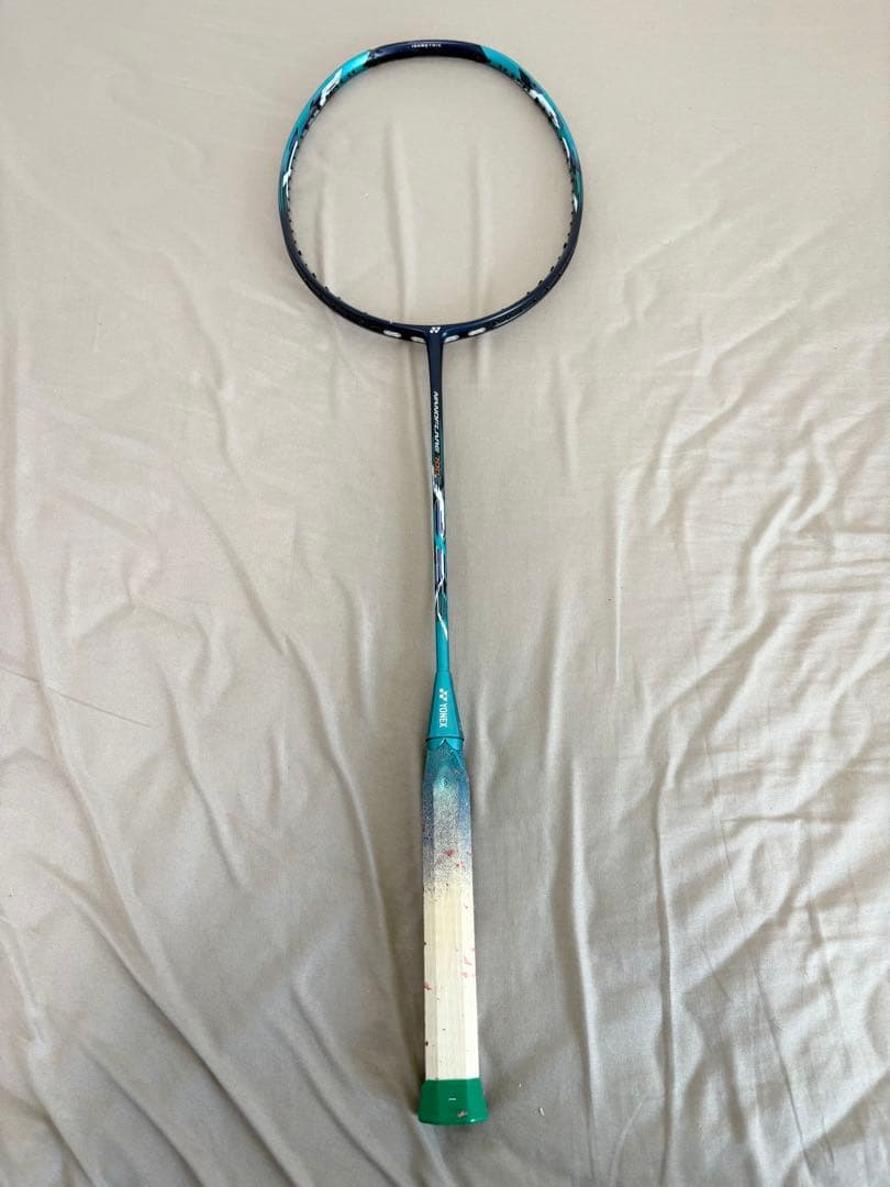 ジャンク品】バドミントン ナノフレア700【折れ割れ1箇所ずつ】 - メルカリ