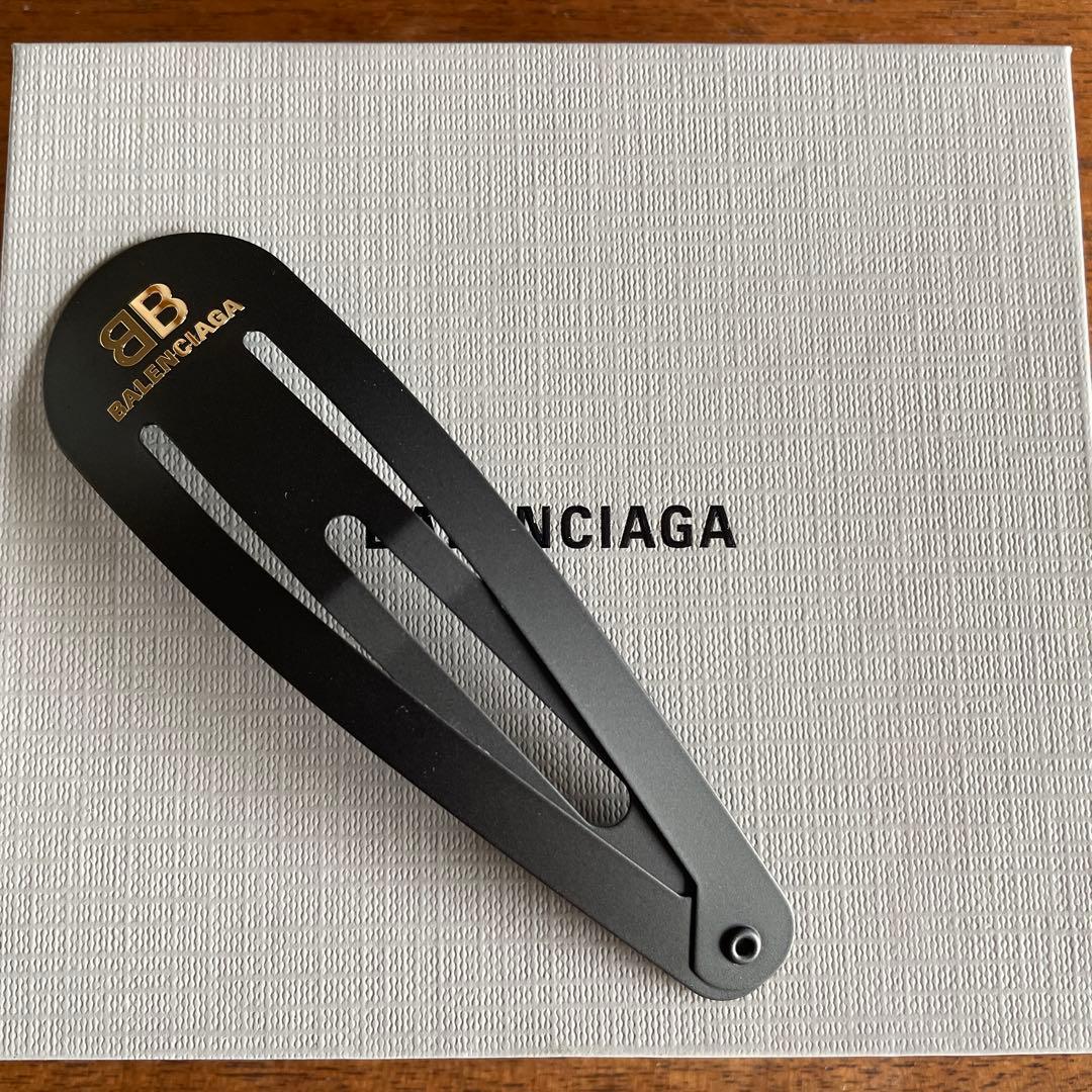バレンシアガ BALENCIAGA ロゴ ヘアクリップ ブラック 楽天市場】BALENCIAGA バレンシアガ ヘアクリップ バレッタ レディース