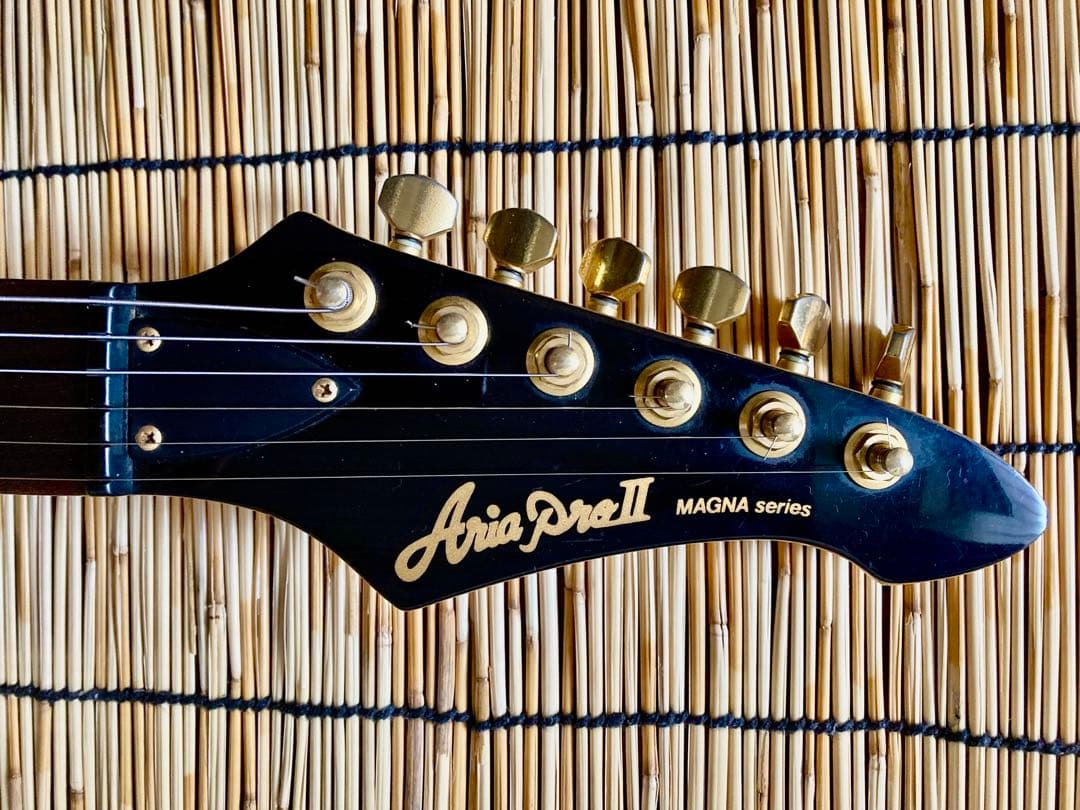 ☆値下早い者勝ち ☆多機能満載　AriaPro II MAGMA SSH ST