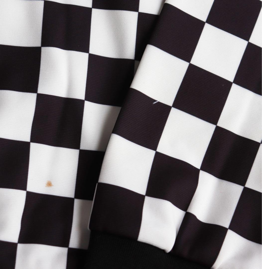 《デヴァローゴルフ》未使用 チェッカーフラッグ柄 モックネックトレーナー M