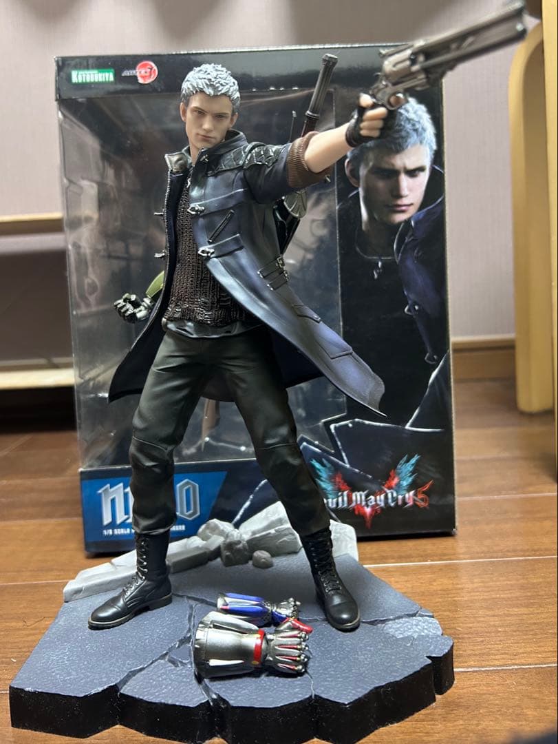 デビルメイクライ5 ネロ フィギュア Amazon | ARTFX J デビル メイ クライ 5 ネロ 1/8スケール PVC製 塗装