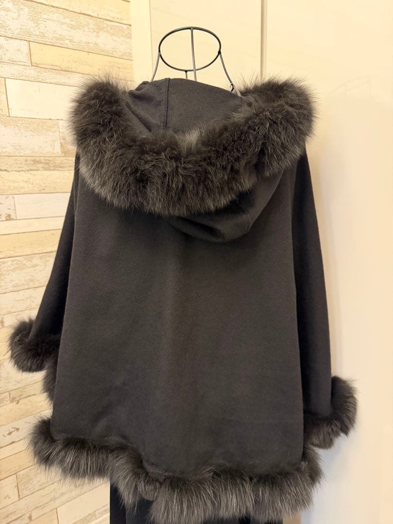極美品 SAGA FURS ケープカシミヤ100ブルーフォックス上位グレード