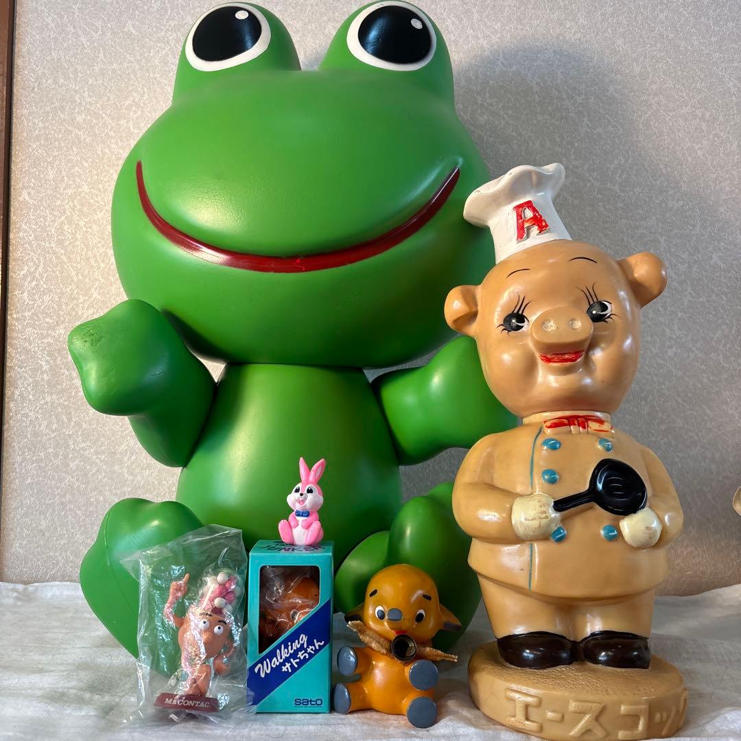 ケロちゃん大型フィギュア Amazon.co.jp: ケロちゃん コロちゃん 仲良しセット サイズ大