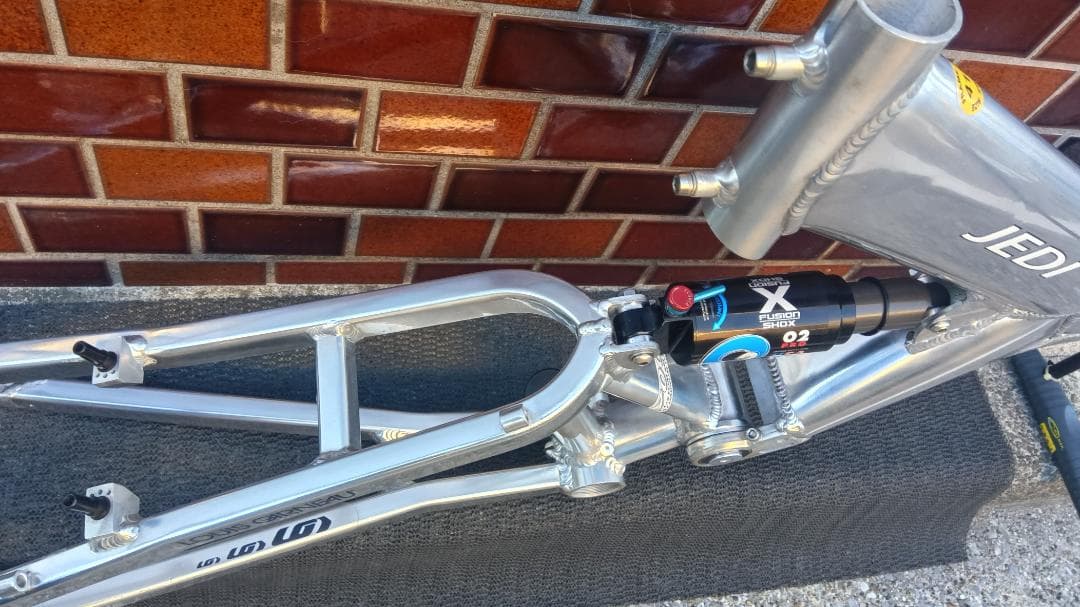 ルイガノ JEDI フレーム