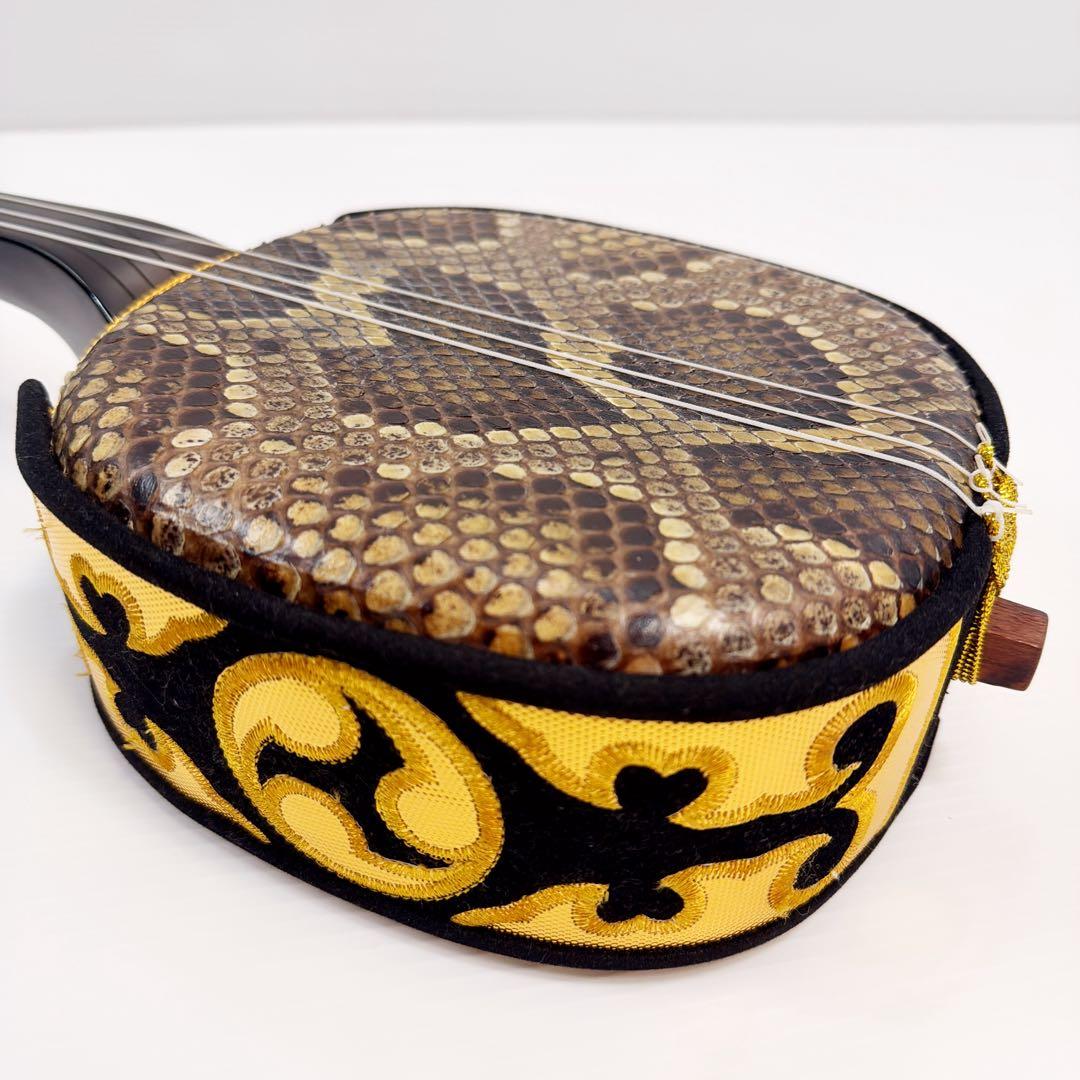 沖縄三線 本蛇皮 強化張 真壁型 爪付 ハードケース付 ウマ（駒）