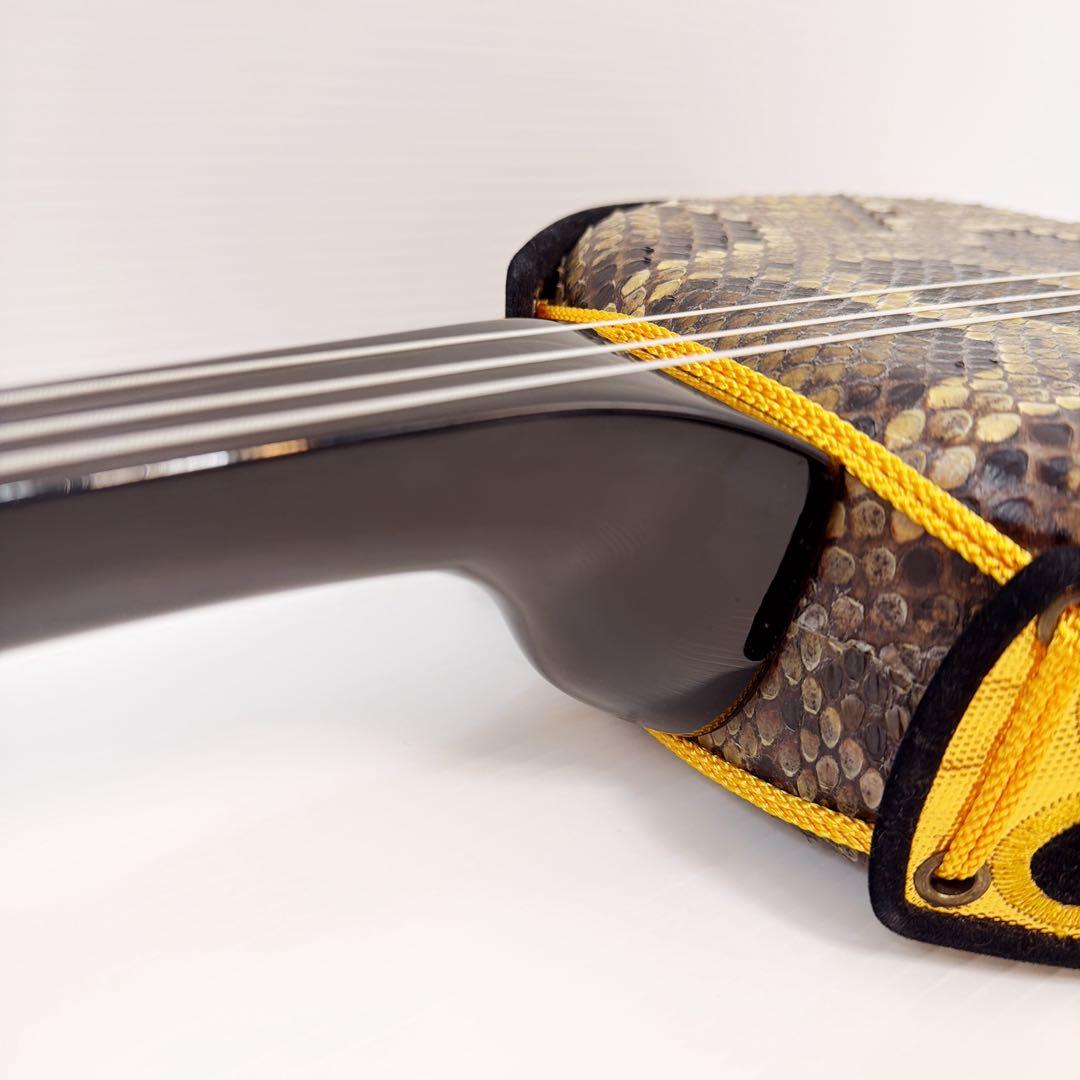 沖縄三線 本蛇皮 強化張 真壁型 爪付 ハードケース付 ウマ（駒）