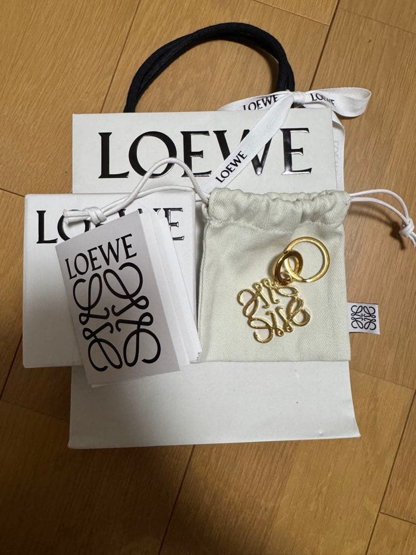 LOEWE ゴールド キーホルダー キーリング　美品 LOEWE（ロエベ） レディース キーリング 11125203 ゴールド 8130 25aw