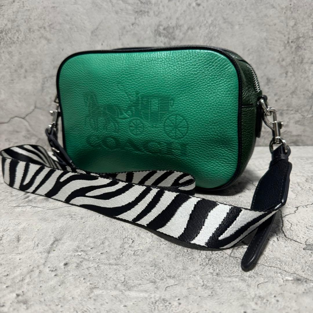 未使用級✨️コーチ カメラバッグ ショルダーバッグ 2層 レザー ゼブラ グリーン COACH コーチ ショルダーバッグ レザー ジェイミー カメラ バッグ