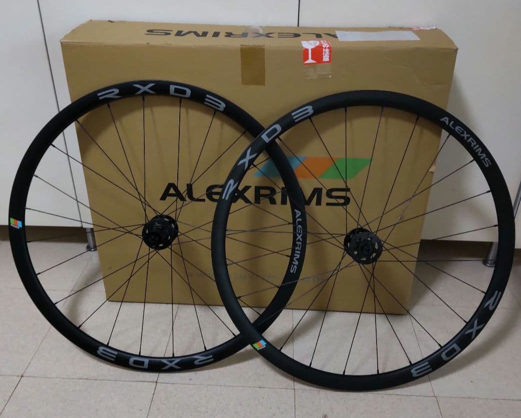 ALEXRIMS RXD3 700c ディスクブレーキ用軽量ホイール Alexrims オンロードライドのための軽量ディスクロード用ホイール「RXD3」