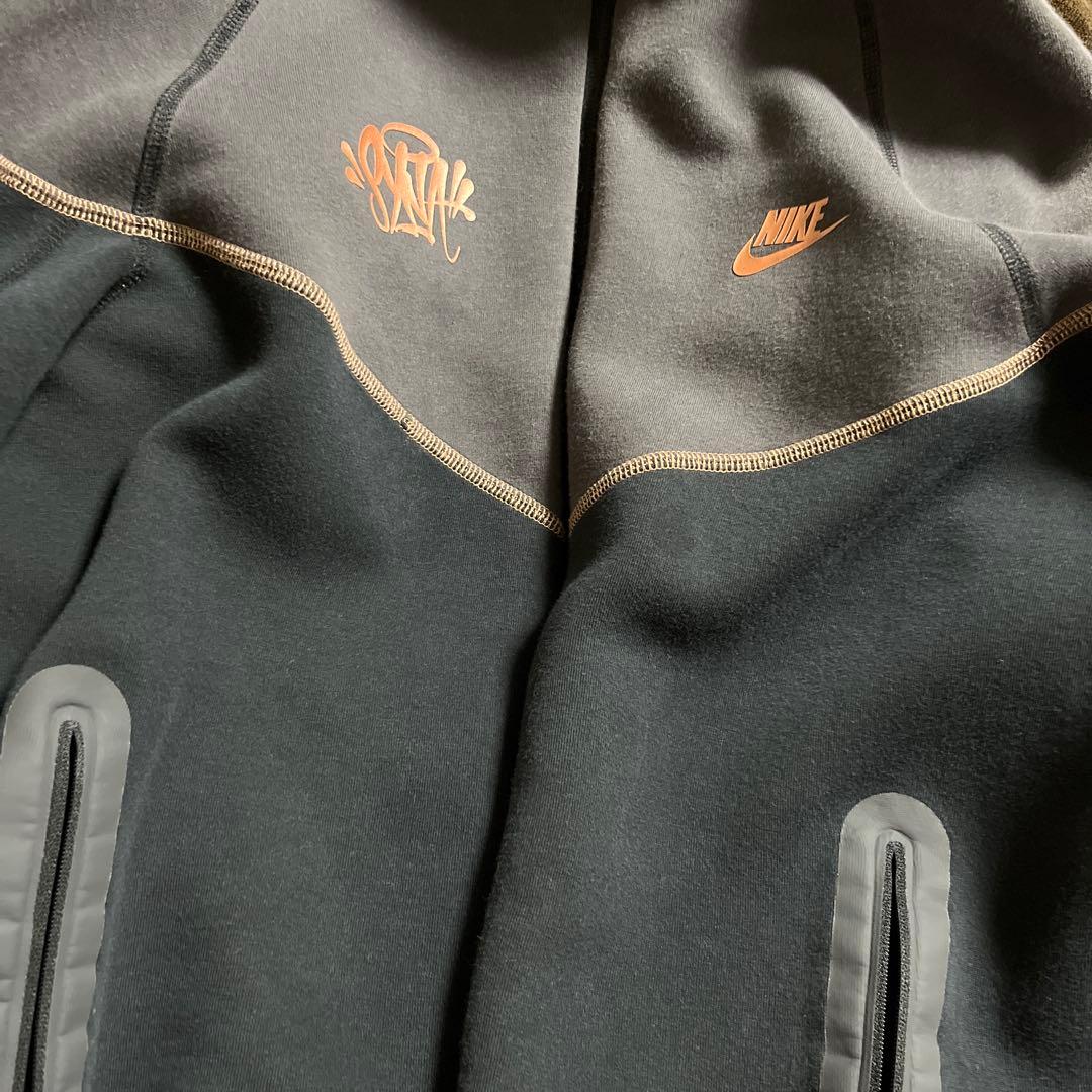 Nike グラフィティ風ジャージ ダークグレー