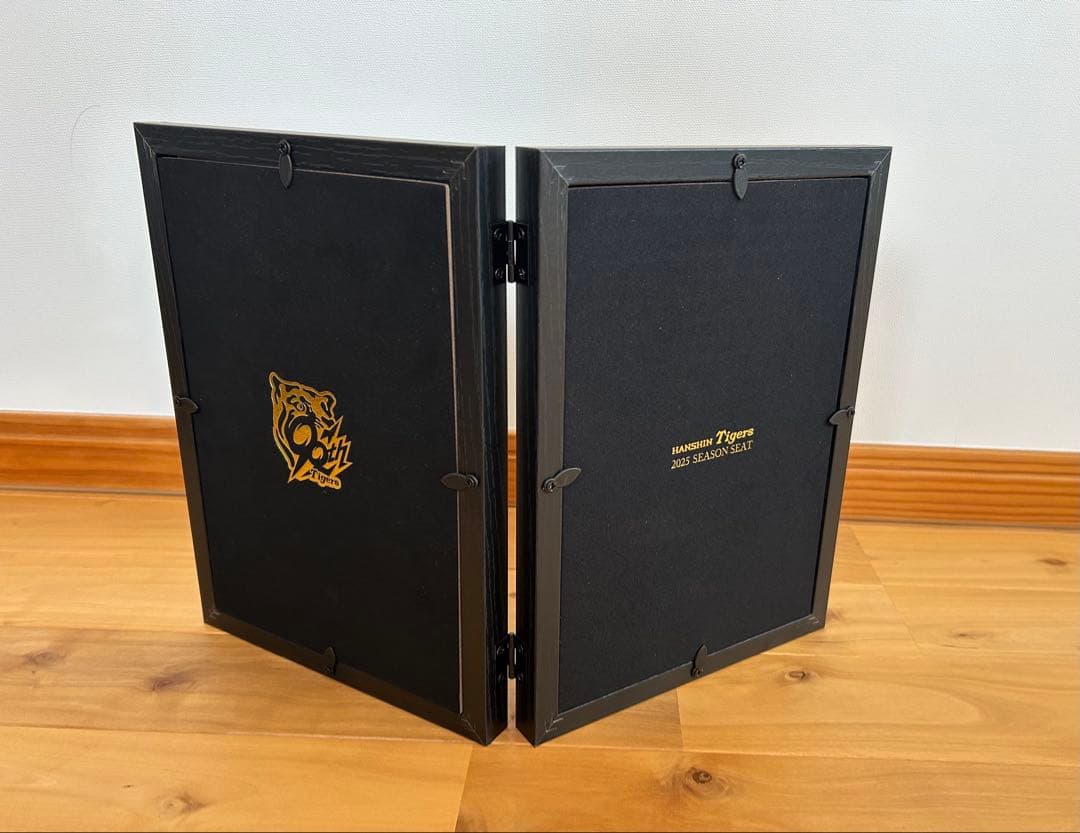 阪神タイガース 甲子園ジオラマ模型 + 90周年記念ピンバッジセット(+