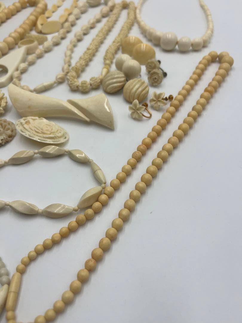 象牙調アクセサリー