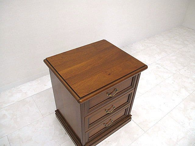 展示品 イタリア キャメルグループ ウォールナット材ベッドサイド