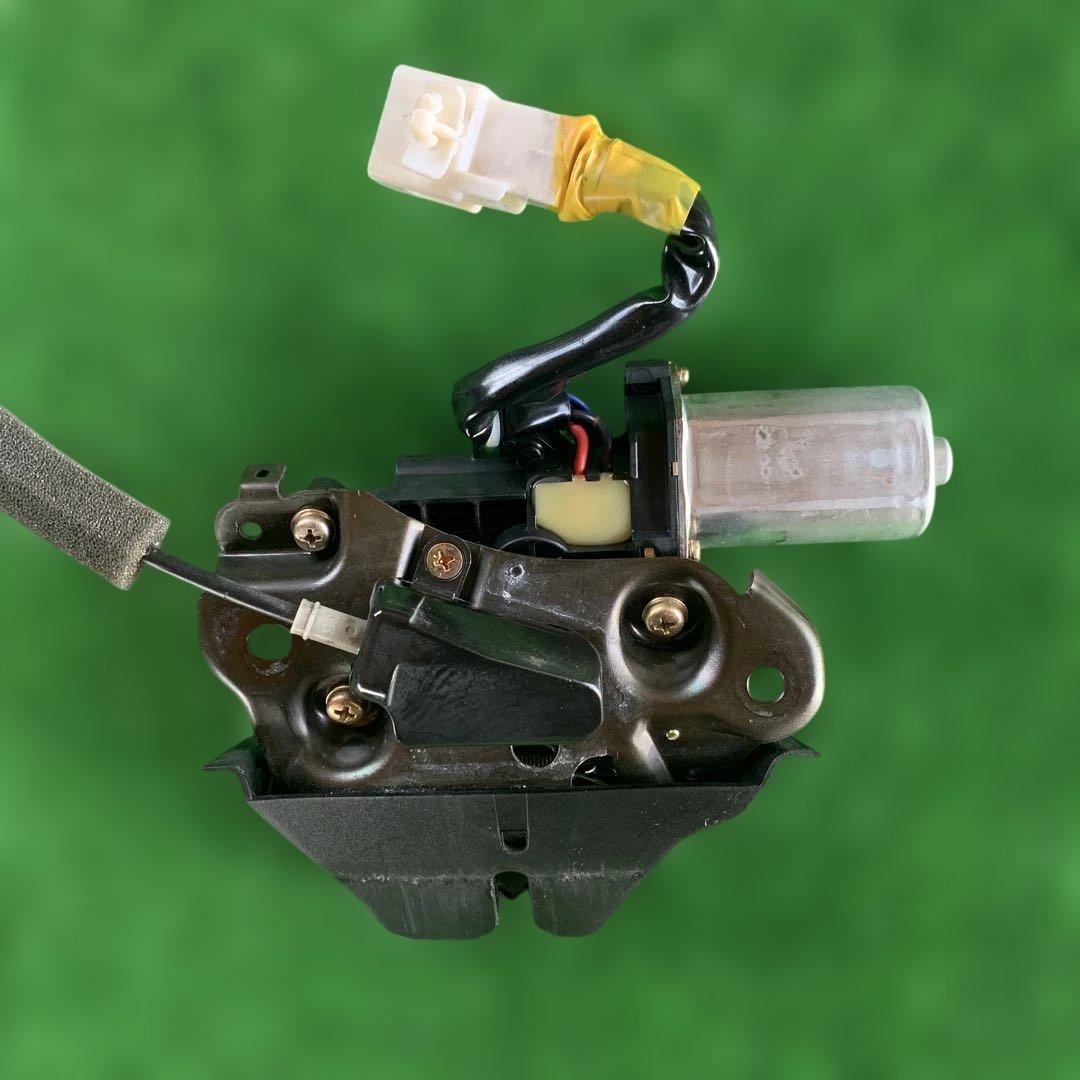 トヨタ セルシオ 30 31 後期 純正リア トランクアクチュエーター 中古品