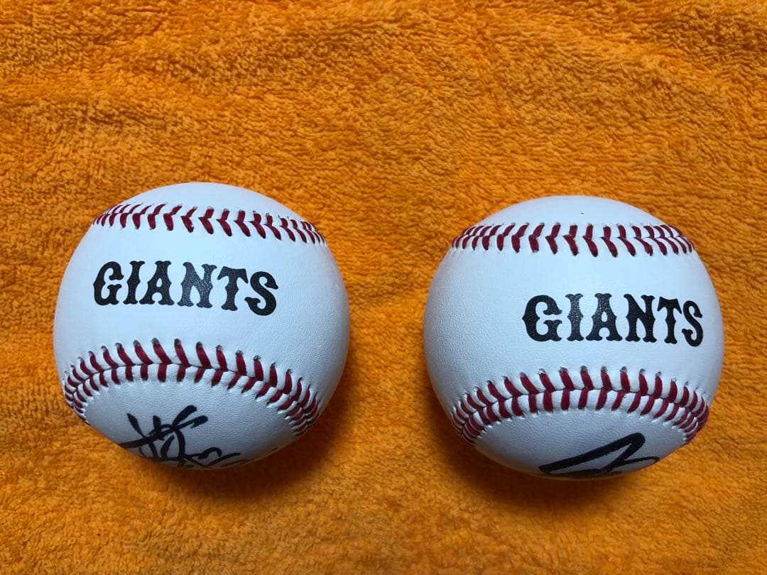 ジャイアンツ菅野智之、小林誠司選手直筆サインボール投げ入れ