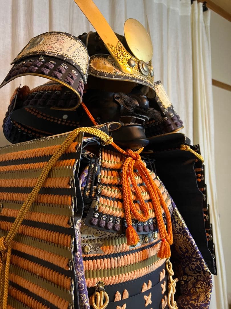 現代甲冑 等身大】（展示品の為未使用品）黒胴当世素掛紺白茶糸威本小