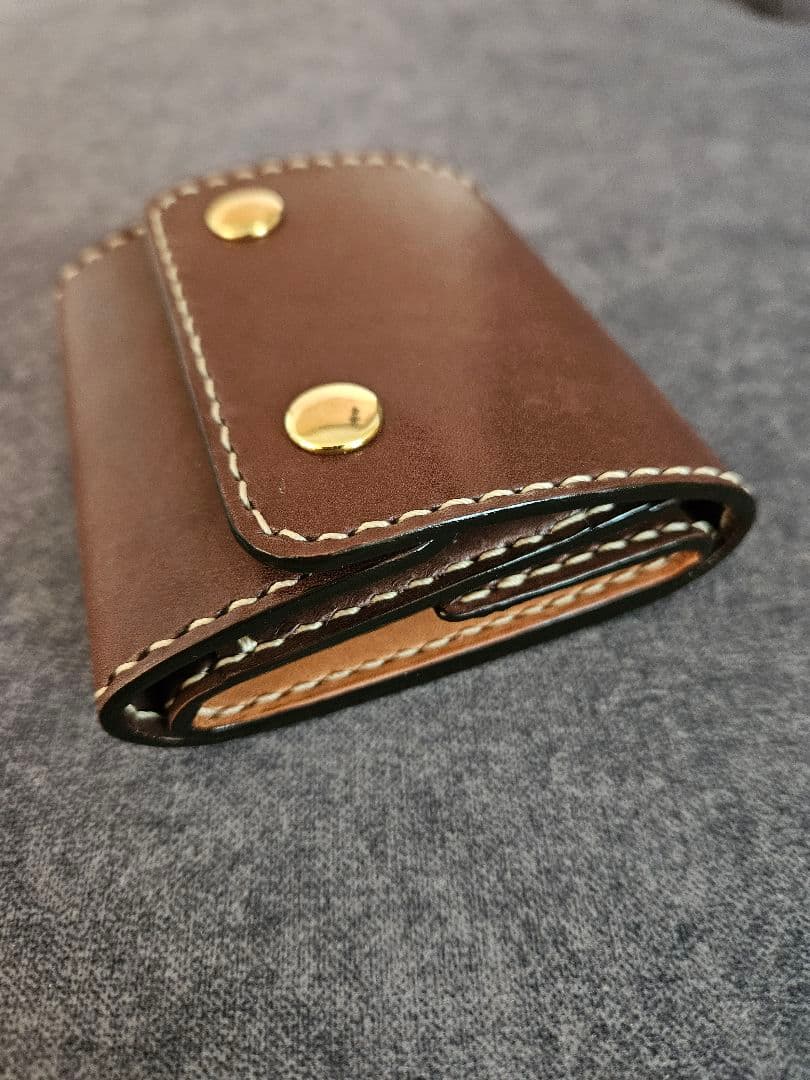 ダークブラウン レザー ハンドメイド本革ミニ財布 ボタン留め式 - メルカリ