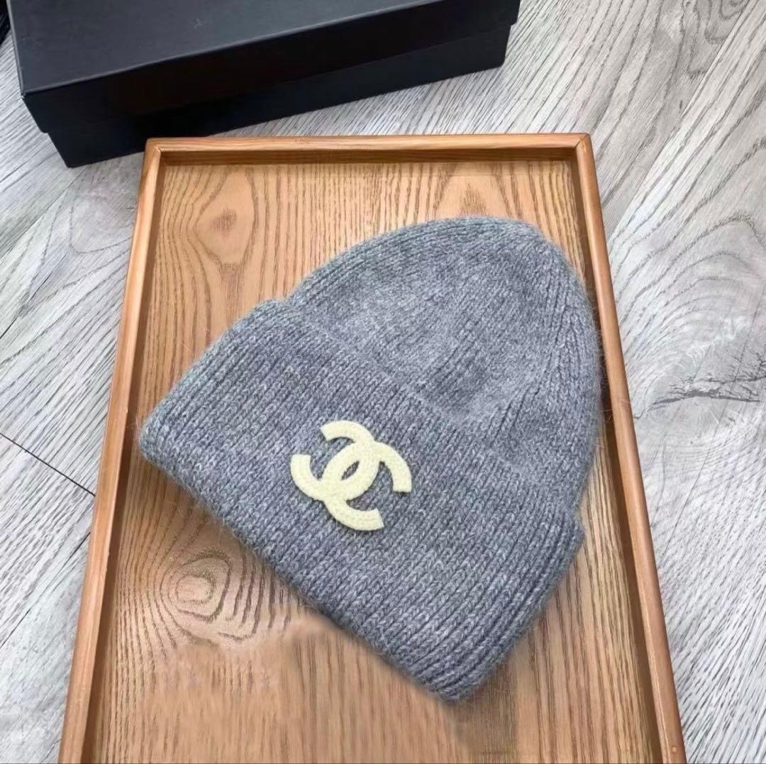 S*y様 CHANEL グレー ビーニー 冬の定番アイテム☆メンズも使える♪】CHANEL ニット帽 (CHANEL/ニット