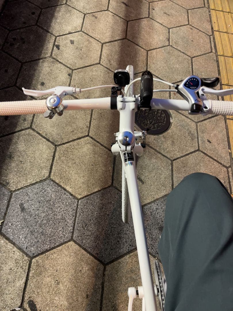 値下げ ホワイト クロスバイク アルミフレーム 自転車 ロックリング