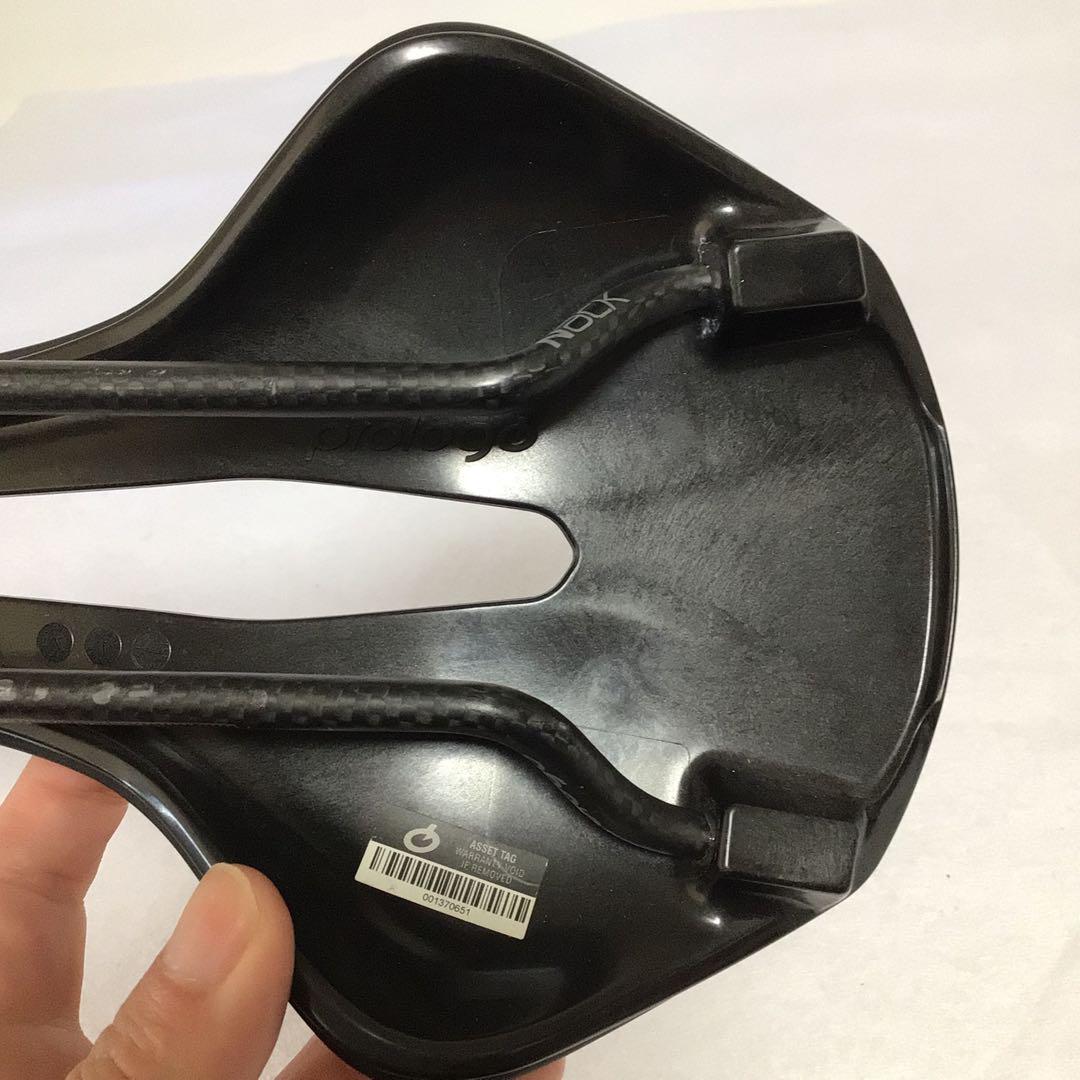 prologo NAGO R4 PAS ブラック サドル穴あきデザイン