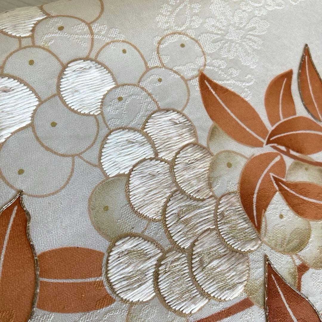 アンティーク丸帯　染めの丸帯　葡萄の刺繍　アイボリー　正絹　No.1-26