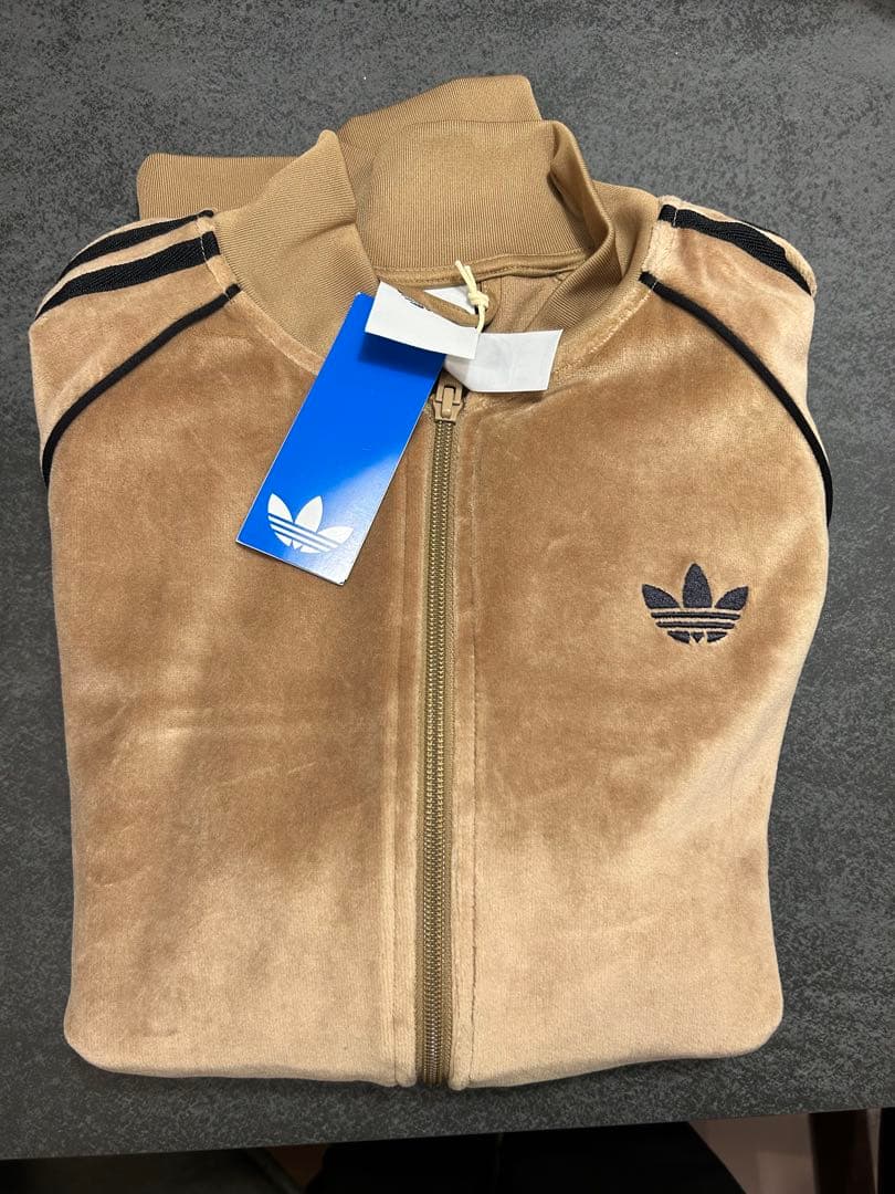 adidas アディカラー ベロア ブラウン トラックトップ　Mサイズ 新品M】adidas アディカラー ブラウン ベロア トラックトップ 風早ゆう
