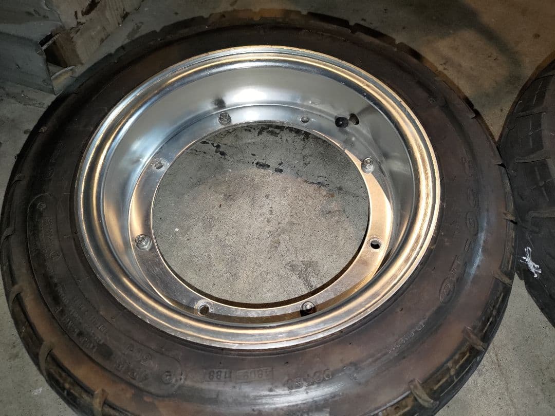 シャリー 　より取り外し　4本ハブ用　3.5j? 送料込み　タイヤ付き