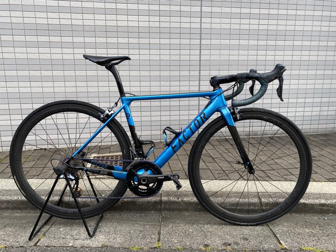 よー　factor o2 シャンゼリゼ世界100台限定　xentis ファクター 軽量オールラウンダーのO2にツールモデルなど特別な3カラー