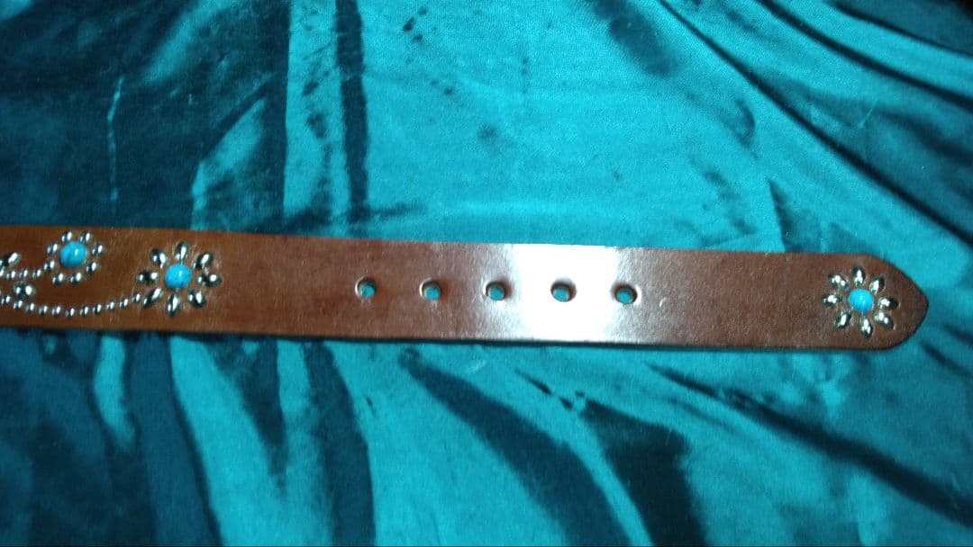 昭南ベンズレザーツタ＆フラワースタッズベルトチョコ - メルカリ