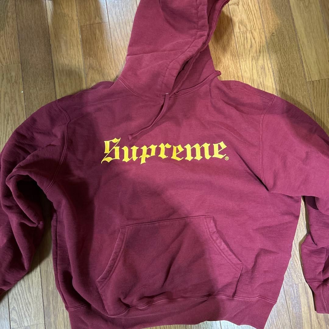 Supreme バーガンディ フード付きパーカー Supreme（シュプリーム） ジップアップパーカー スウェットフーディ