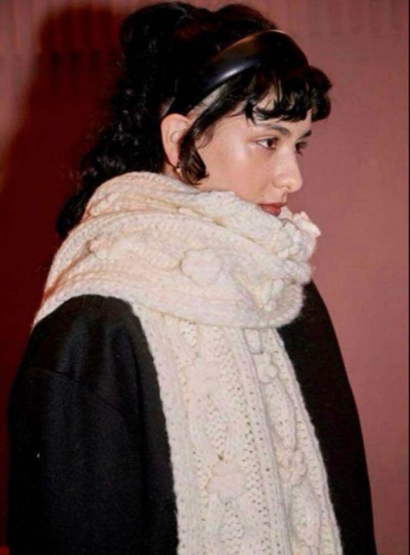 【正規品】Bibiy. フラワーポンポンマフラー　ハンドメイド bibiy ビビィ フラワーポンポンマフラー 白マフラー - メルカリ