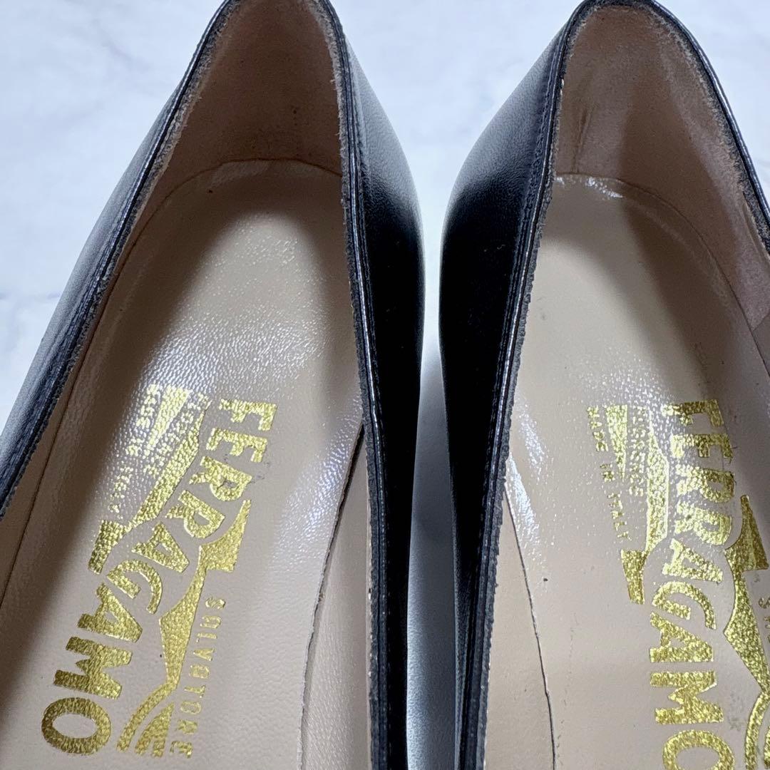 未使用級 Ferragamoガンチーニ ローファー 黒 7C 23.5cm