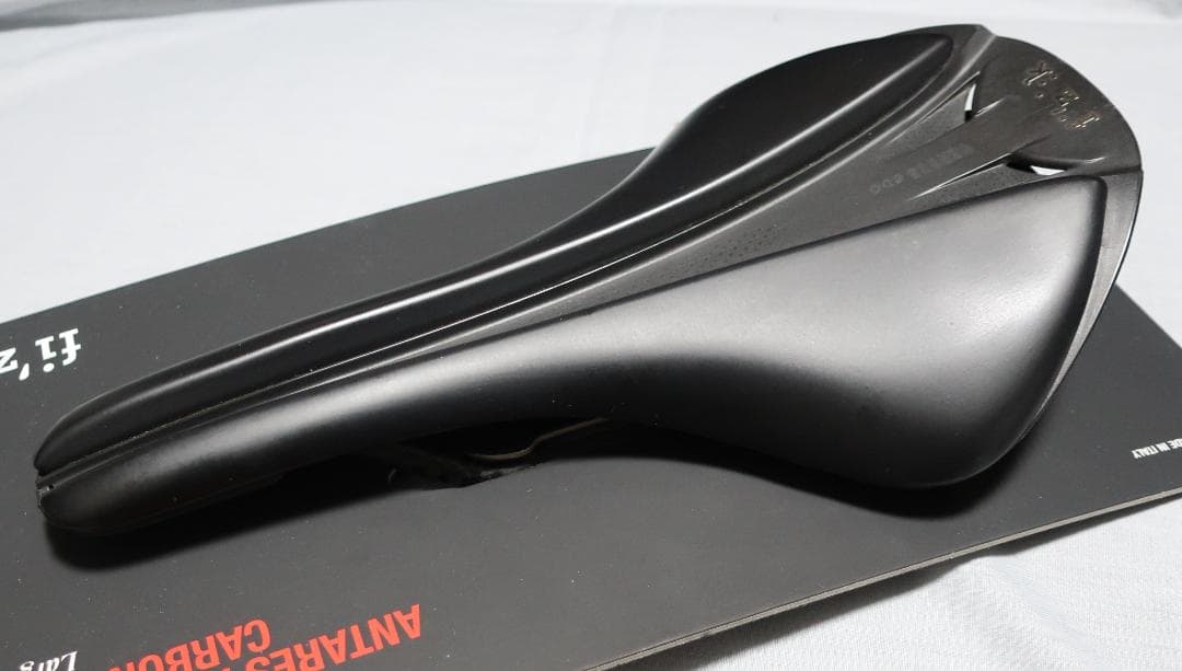 フィジーク Antares R1 Versus Evo サドル LARGE Fizik Antares R1 Versus Evo Saddle - Regular | 139 mm Dialed