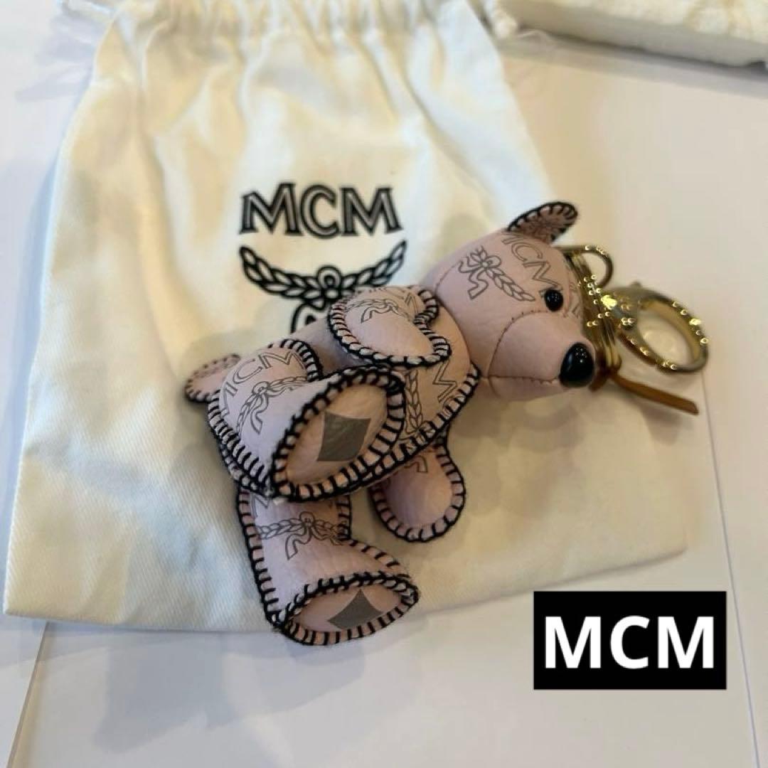 MCM クマ型キーホルダー ピンク MCM クマ キーホルダー ベア チャーム ピンク スタッズ バッグチャーム