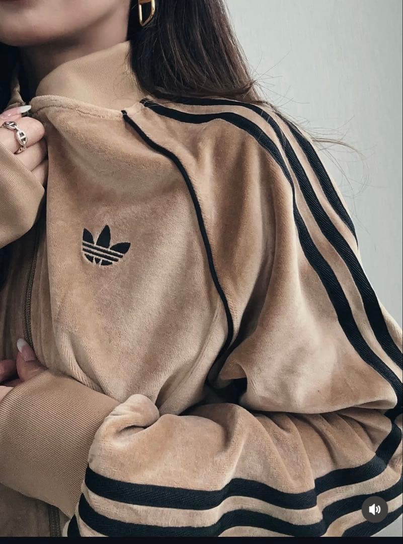 adidas ベージュ ジップアップジャケット