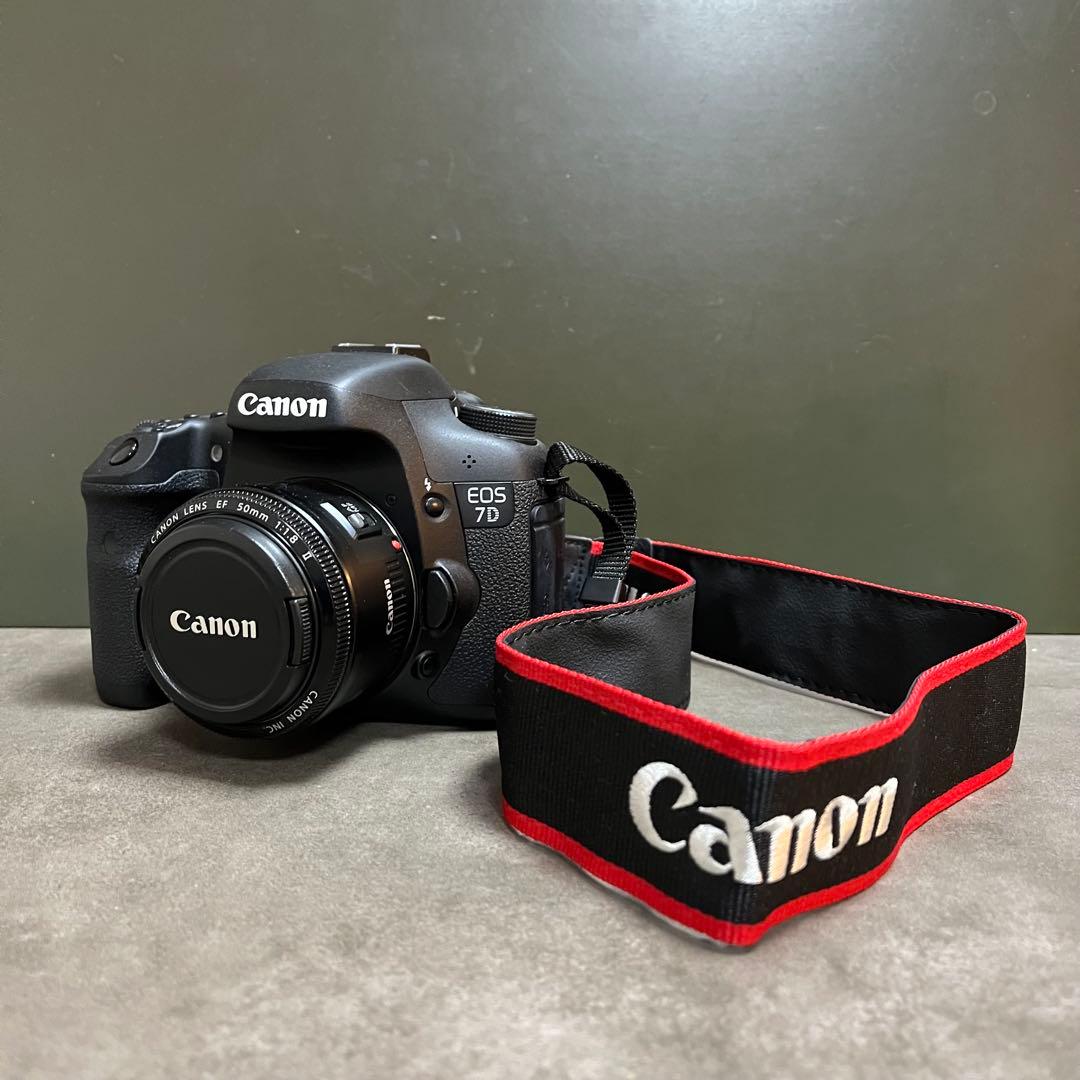 Canon EOS 7D 付属品完備 レンズ フラッシュカード2枚付き 美品
