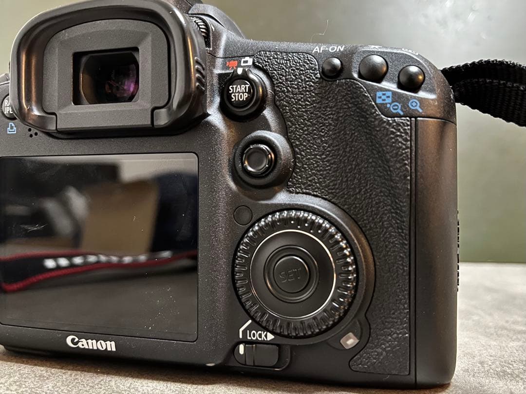 Canon EOS 7D 付属品完備 レンズ フラッシュカード2枚付き 美品